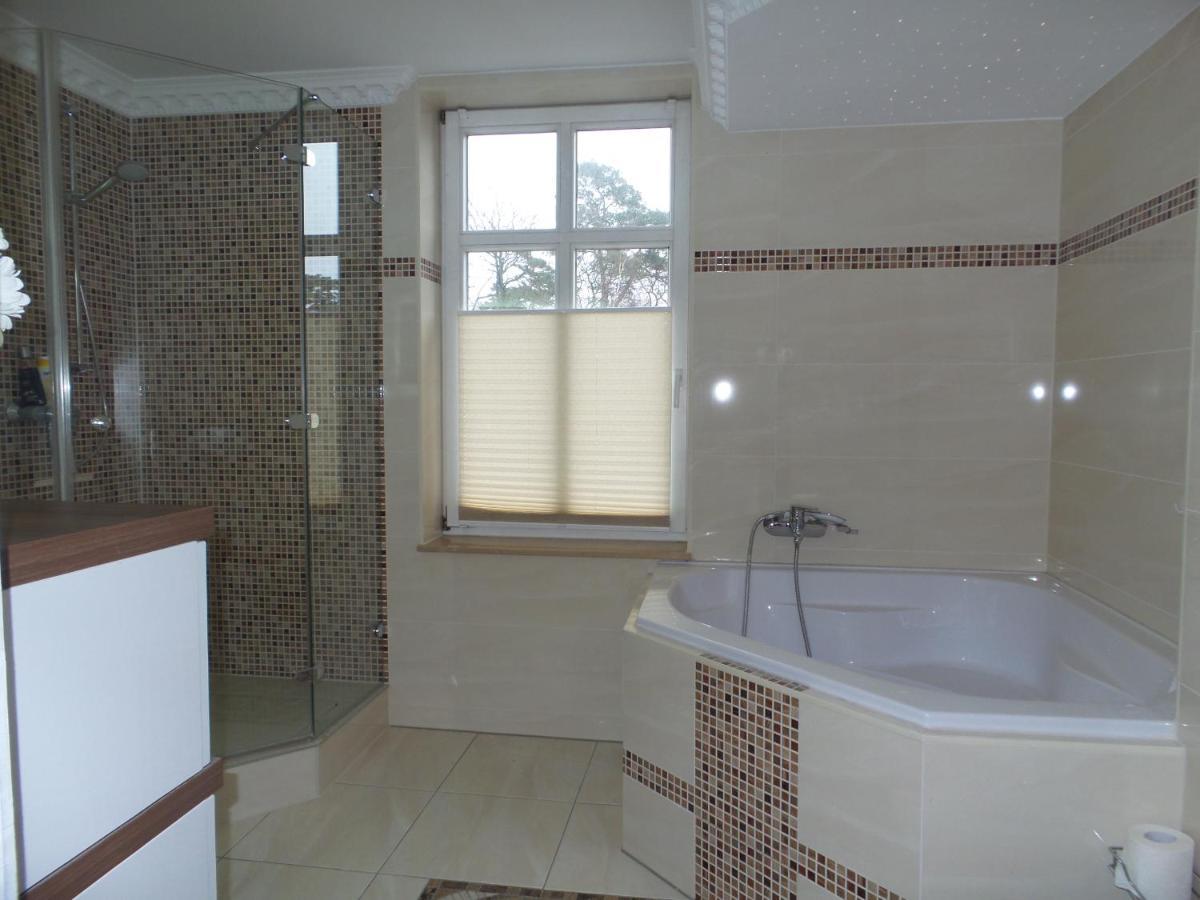 Strandnahe Fewo Mit 3 Schlafzimmern Und Balkon, Villa Vergissmeinnicht 02, Binz Exterior foto